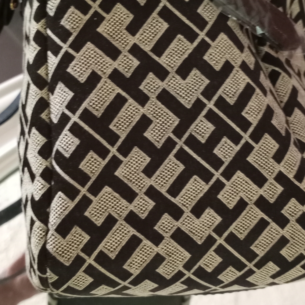 Tommy Hilfiger ladies handbag - Picture 8 of 8